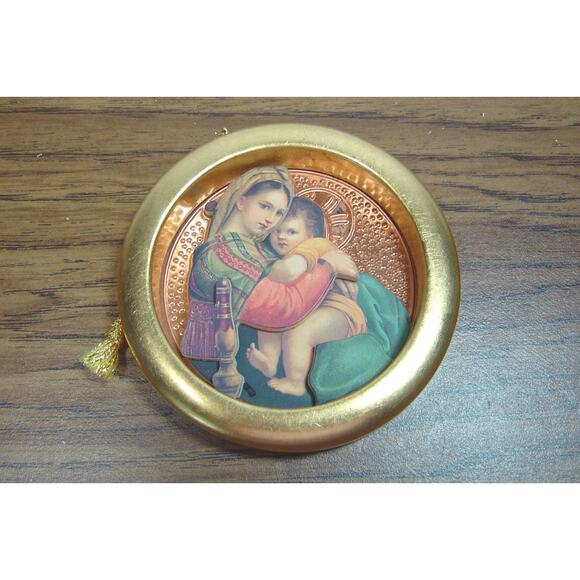 VINTAGE HALLMARK ORNAMENT-MADONNA & CHILD SACRED MASTERWORKS--1996 - Picture 1 of 4